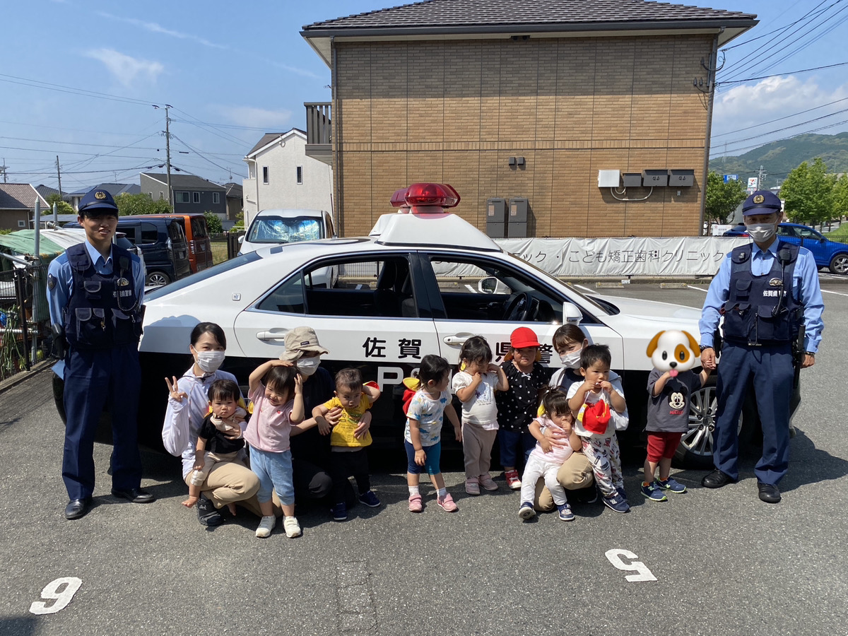 ６月「パトカー見学🚓・WB活動『みてみて』📚」