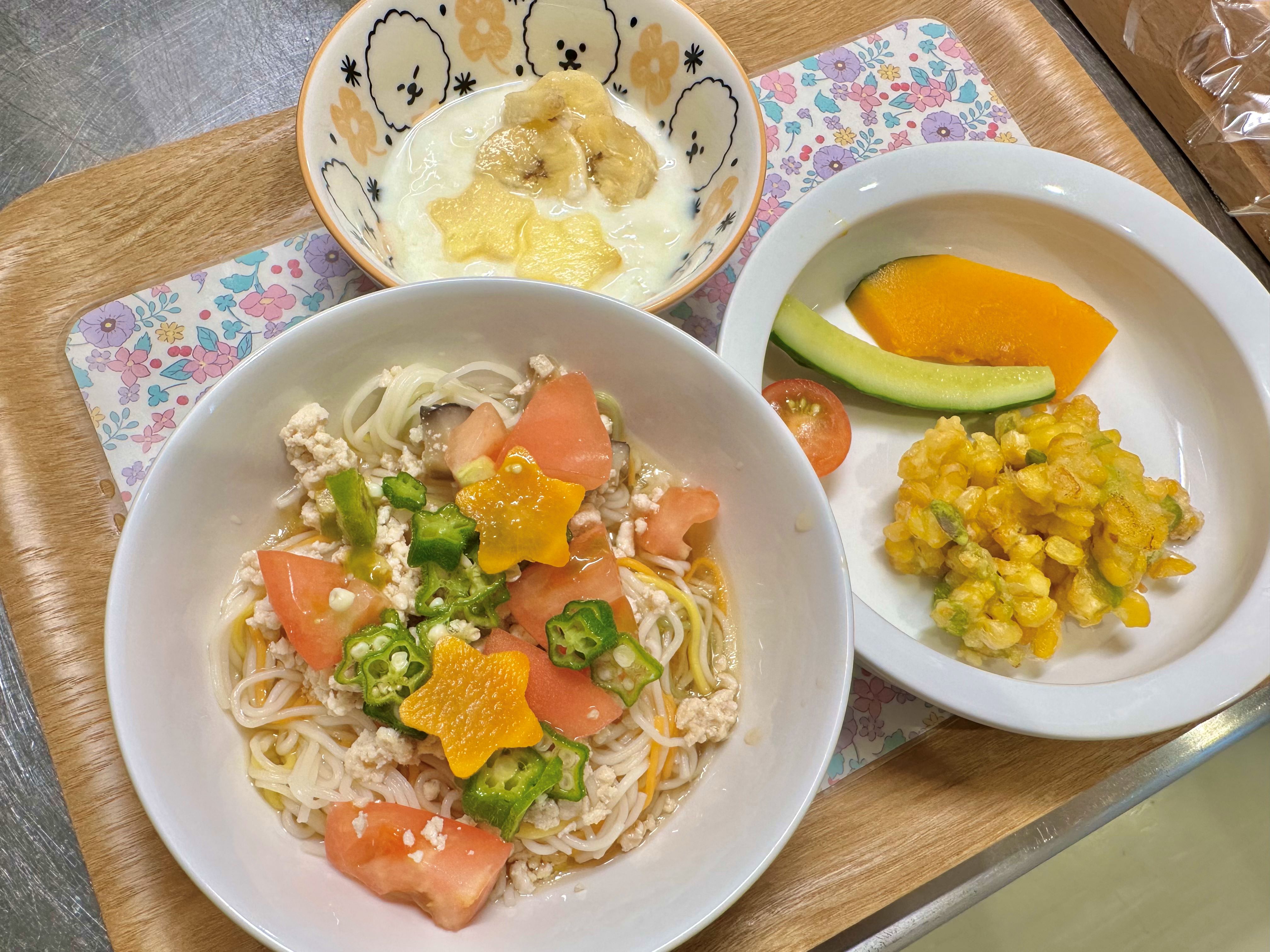 ７月「七夕🎋・とうもろこしの皮むき🌽・プール活動🏊」